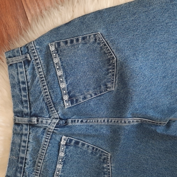 R21 Y2K Highrise Embroidered Button Flare Jeans - Picture 8 of 9